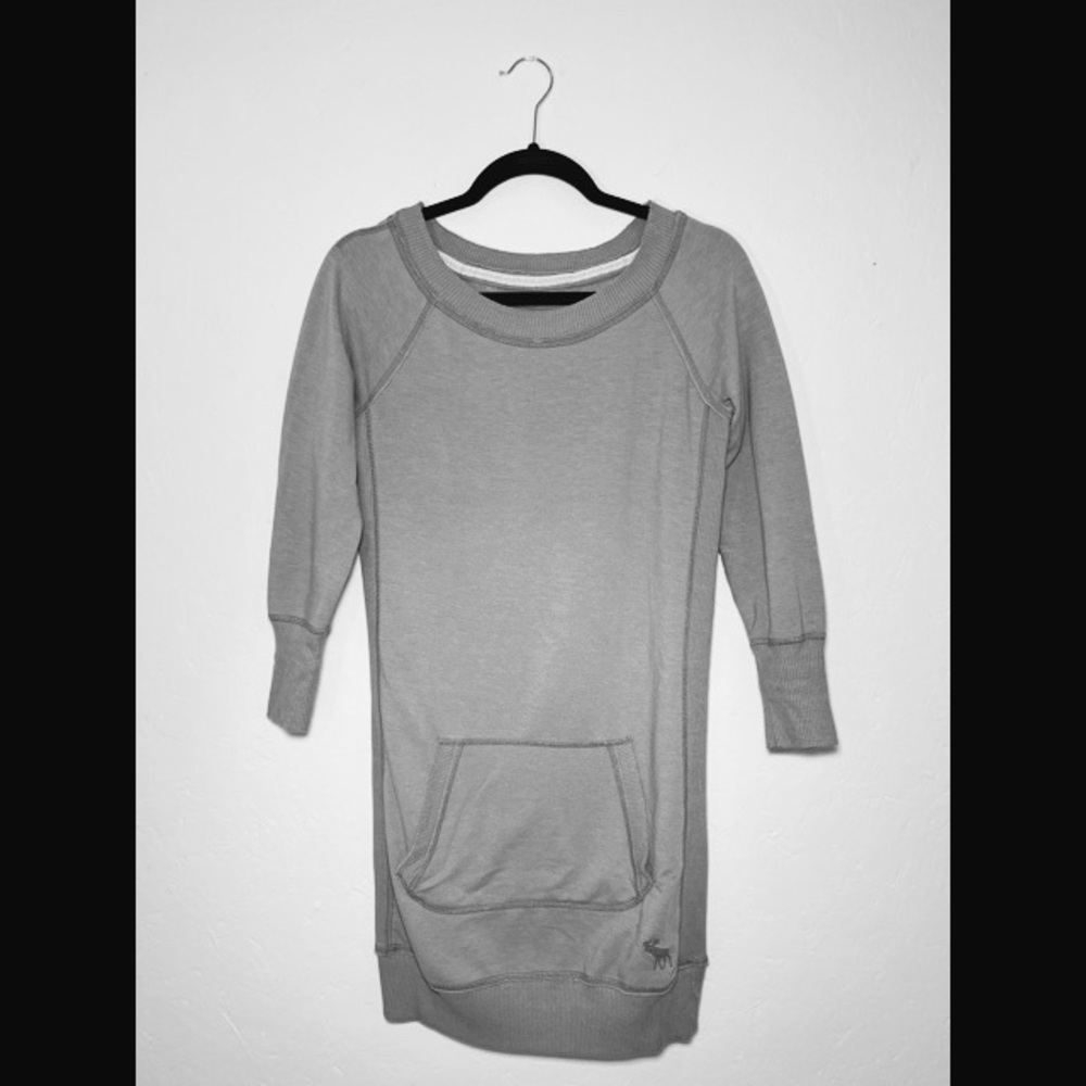 Abercrombie & Fitch • Long Gray Sweater